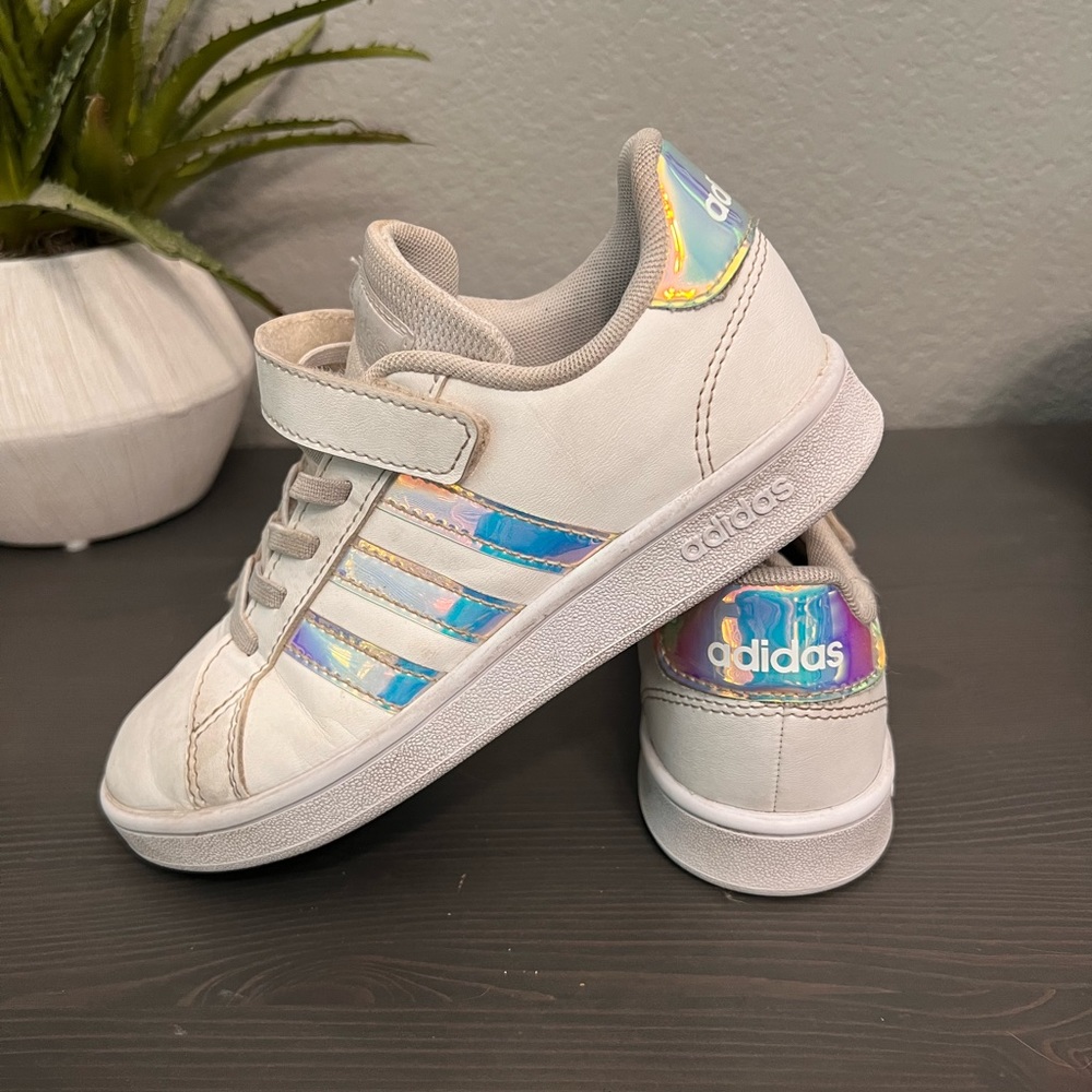GIRLS' ADIDAS LITTLE KID GRAND COURT SNEAKERS | Iridescent - Size 1.5